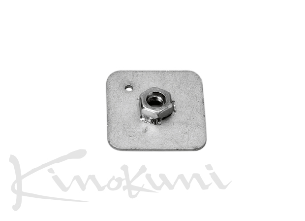 シートベルト バックプレート